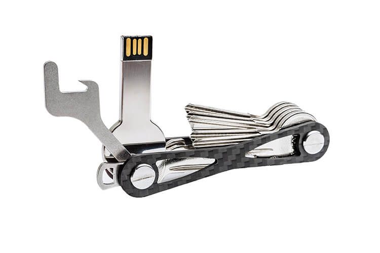 Schlüssel Organizer - Kompakt Schlüsselorganizer Carbon - Premium  Schlüsselbund- Schlüsselanhänger mit Schlaufenteil für Gürtel &  Autoschlüssel - SIM & Flaschenöffner Geschenk für Männer & Frauen :  : Fashion